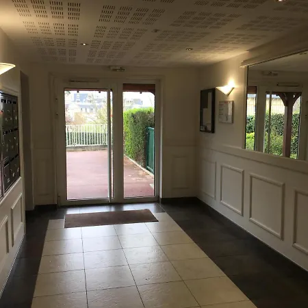 Vallon 3 Pieces Avec Balcon Apartment *